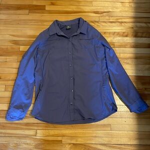 Rei button up hiking shirt. Size large. Pockets on front and sides.